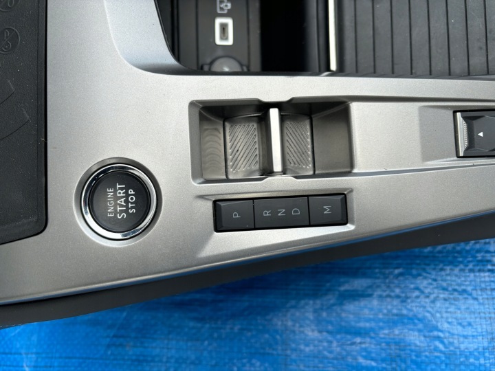 PEUGEOT 308 T10 TUNNEL CENTRAL CHARGEUR