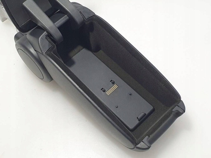AUDI A3 8P ACCOUDOIR CUIR TUNNELS SOUL FONCTIONNEL NOIR 8P0864207B