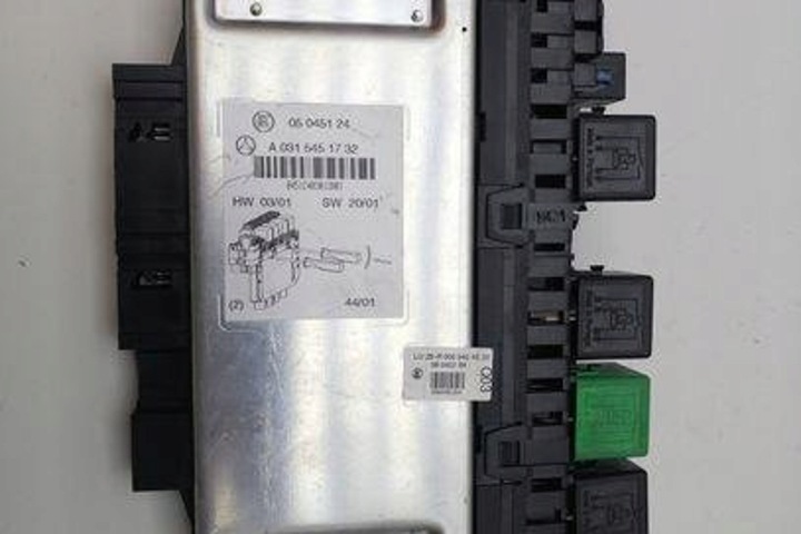 BOÎTE FUSIBLES MERCEDES-BENZ AVEC (W220) A0315451732 4.0L DIESEL 184KW