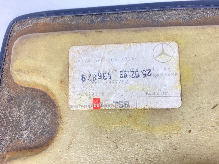TAPIS REVÊTEMENT DROIT AVANT MERCEDES W124 BERLINE COUPÉ UNIVERSEL 1246805040