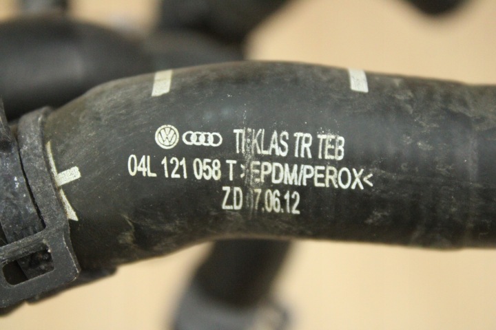 ORIGINAL FIL TUBES EAU AUDI A6 C7 2.0 TDI 04L122157BQ 38KM