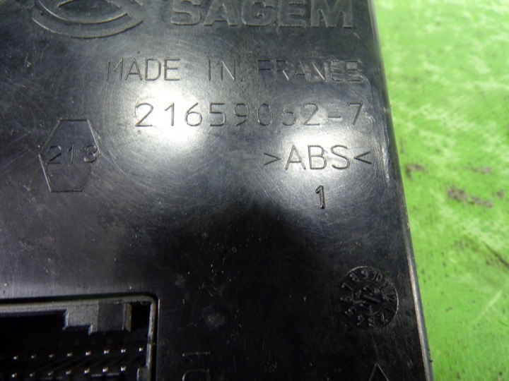 RENAULT CLIO II LIFT 1.2 16V 75 KM D4F712 ORDINATEUR MODULE UCH 8200207134A