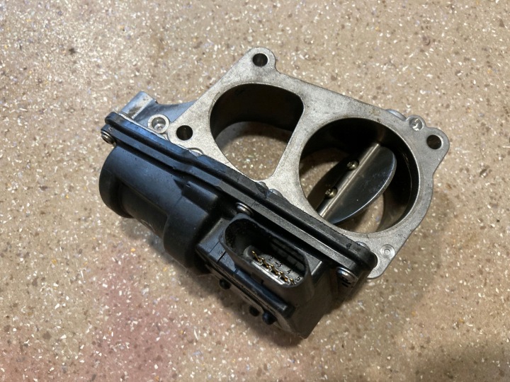 PAPILLON DES GAZ AUDI Q7 4L 059129593J