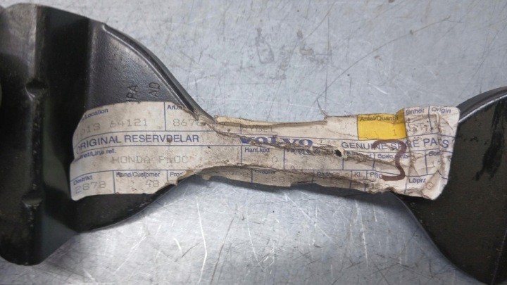 POIGNÉE FIXATION BATTERIE OE 8676469 VOLVO C30 C70 S40 V50