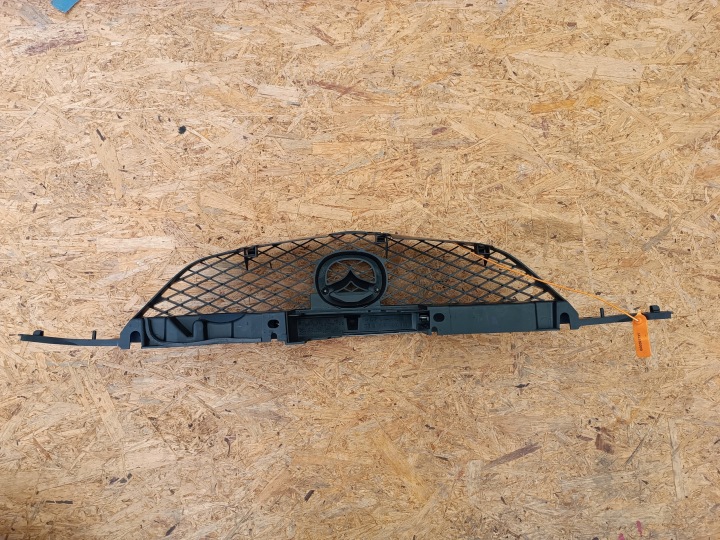 GRILLE GRILLE CALANDRE PARE-CHOCS AVANT C10050712 MAZDA PREMACY