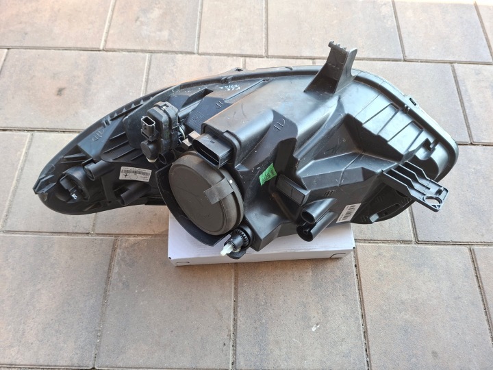 FORD ECOSPORT PHARE DROIT AVANT CN1513W029BH