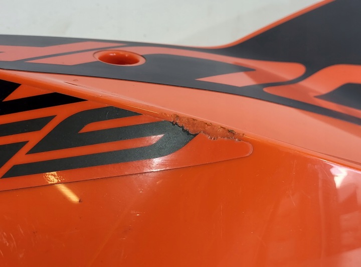 CÔTÉ DROIT DÉFLECTEUR D'AIR RÉSERVOIR KTM RC DUKE 390 7608051000 8001445