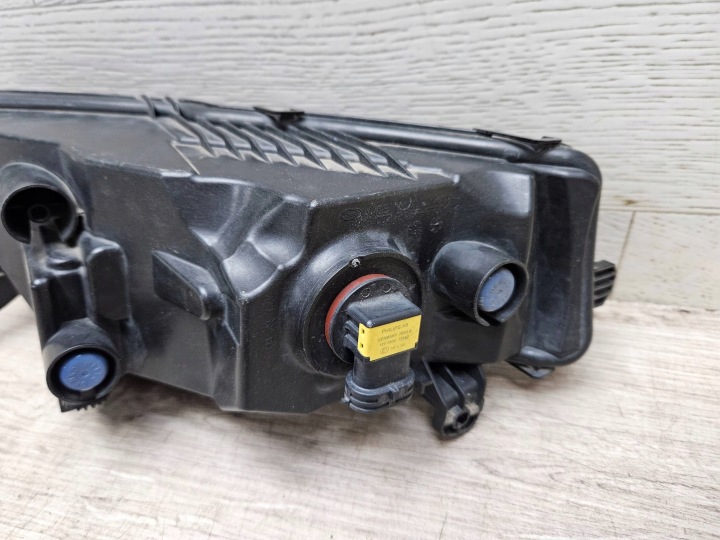 PHARE ANTIBROUILLARD AVANT CÔTÉ DROITE SKODA OCTAVIA MK3 (5E) 5E0941700F
