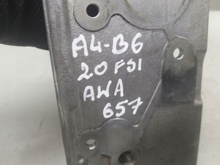 SUPPORT MOCOWA ROULEAUX TENDEUR A4 B6 PASSAT B5 2.0 FSI AWA 150KM 06D109361