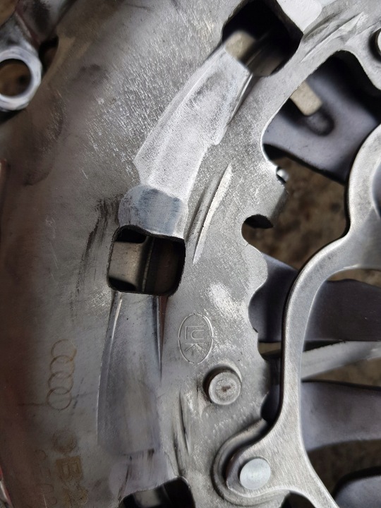 AUDI A5 8T 8F 2010 EMBRAYAGE ENSEMBLE
