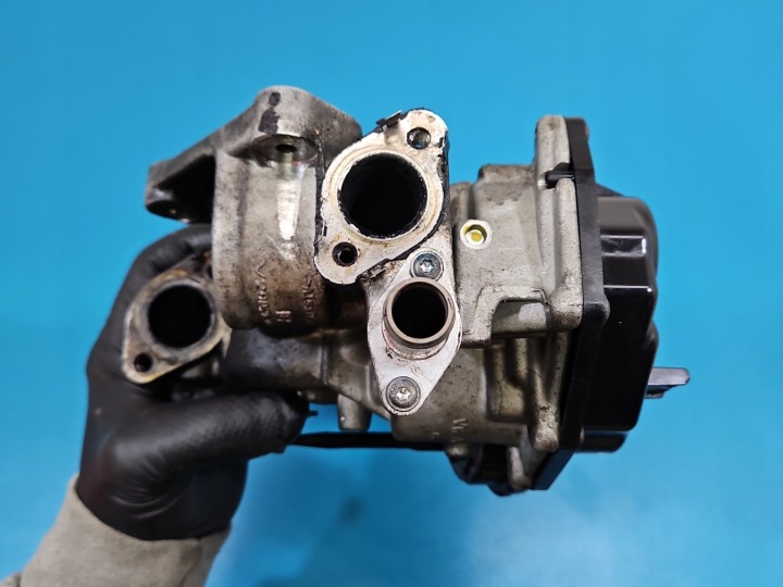 VANNE EGR 5- GOUPILLE AVEC RADIATEUR AUDI A6 C7 2,0 TDI 03L131512D 8R0971845E