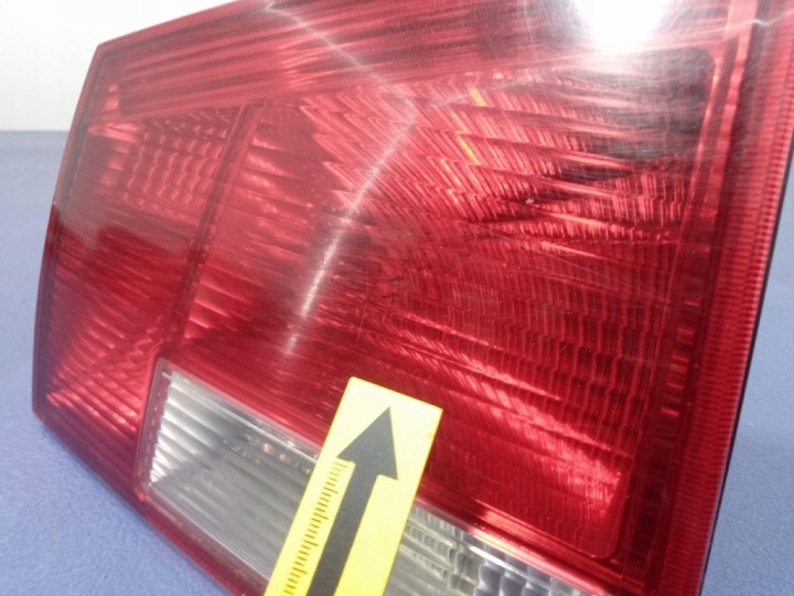 OPEL VECTRA C LIFT UNIVERSEL PHARE ARRIÈRE DROITE DANS COUVERCLE DE COFFRE 24469464