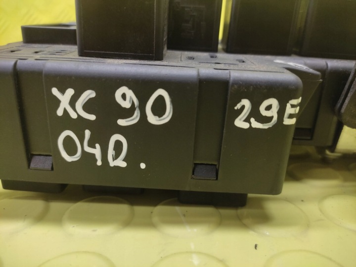 VOLVO XC90 2.9 MODULE BOÎTE FUSIBLE 30728008
