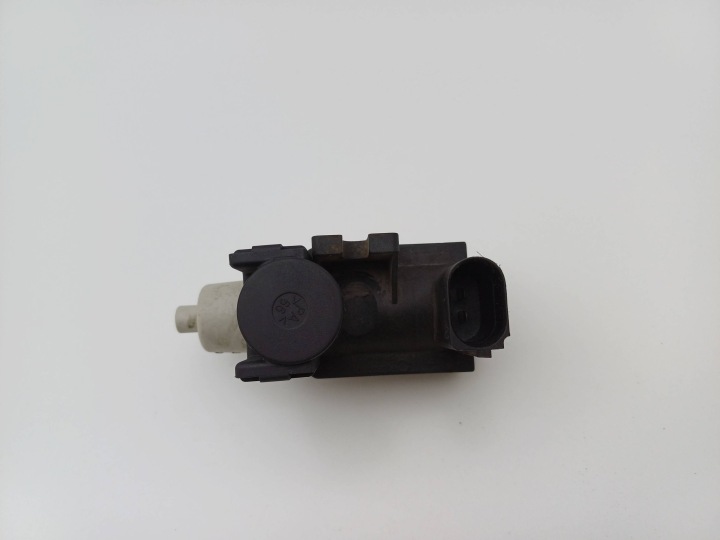 SOUPAPE PRESSION AUDI A4 B6 8E0906627C NR96