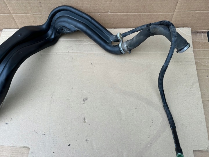OPEL MERIVA B 1.4 TURBO TUYAU GOULOTTE DE REMPLISSAGE DE CARBURANT 13269551