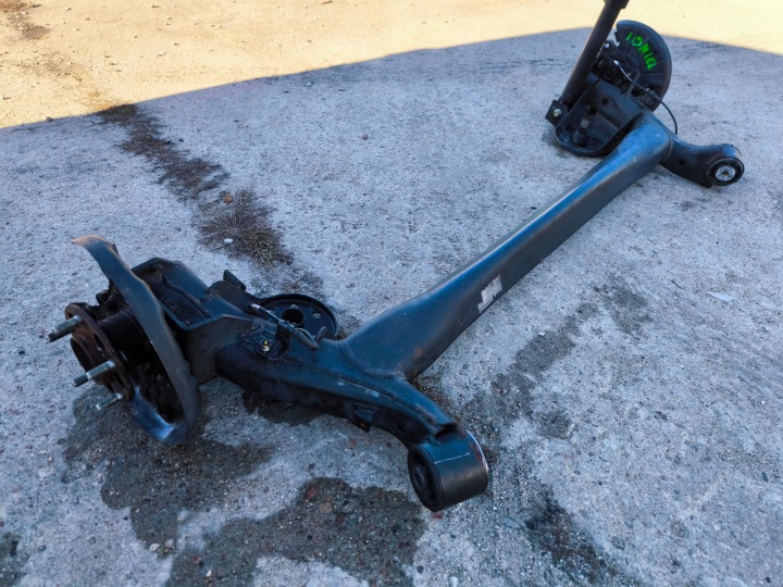 HYUNDAI I30 III POUTRE SUSPENSIONS ARRIÈRE UNIVERSEL