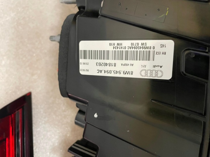 AUDI A4 B9 UNIVERSEL PHARE ARRIÈRE 8W9945094AC 8W9945093AC