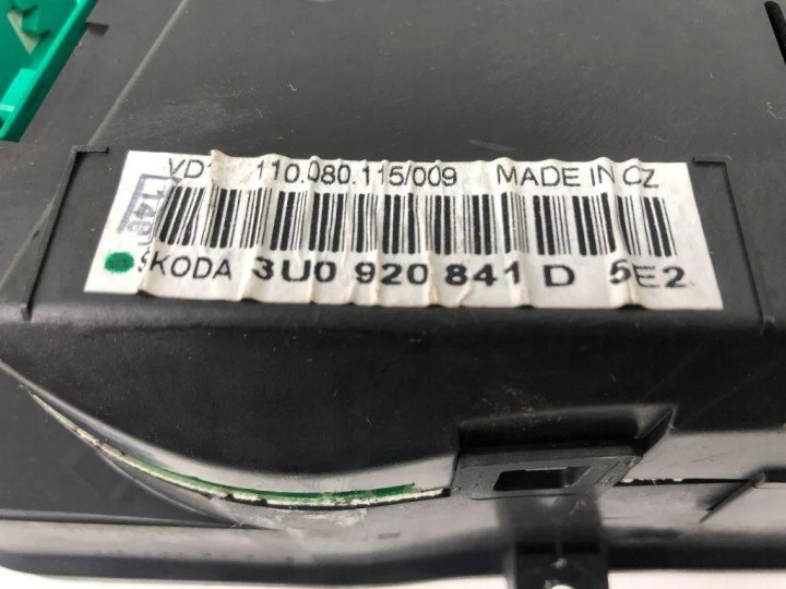 COMPTEUR SKODA SUPERB II (3T4) 3U0920841D 2.5L DIESEL 2005