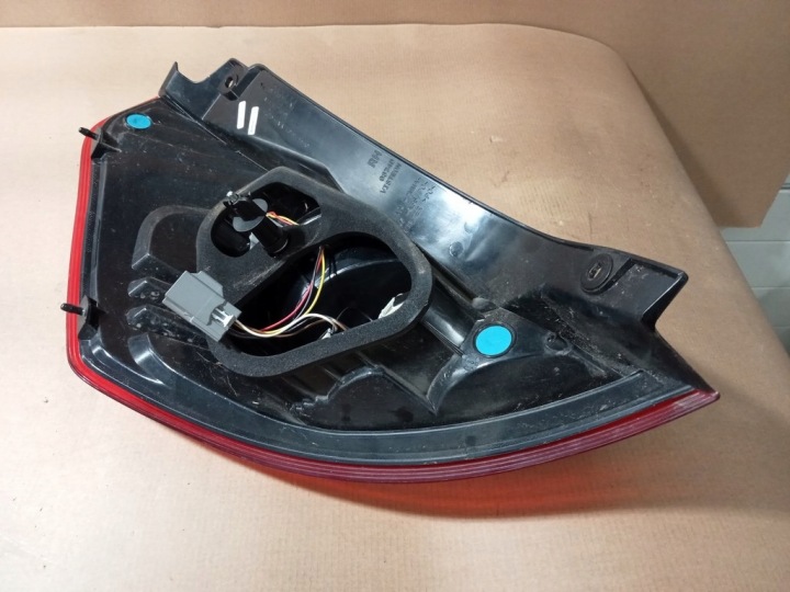 FORD FIESTA MK7 LIFT 2013-17R.- PHARE DROIT ARRIÈRE C1BB-13404-A