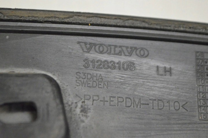 VOLVO XC70 2012 GAUCHE CÔTÉ MOULURE GARDE-BOUE ARRIÈRE