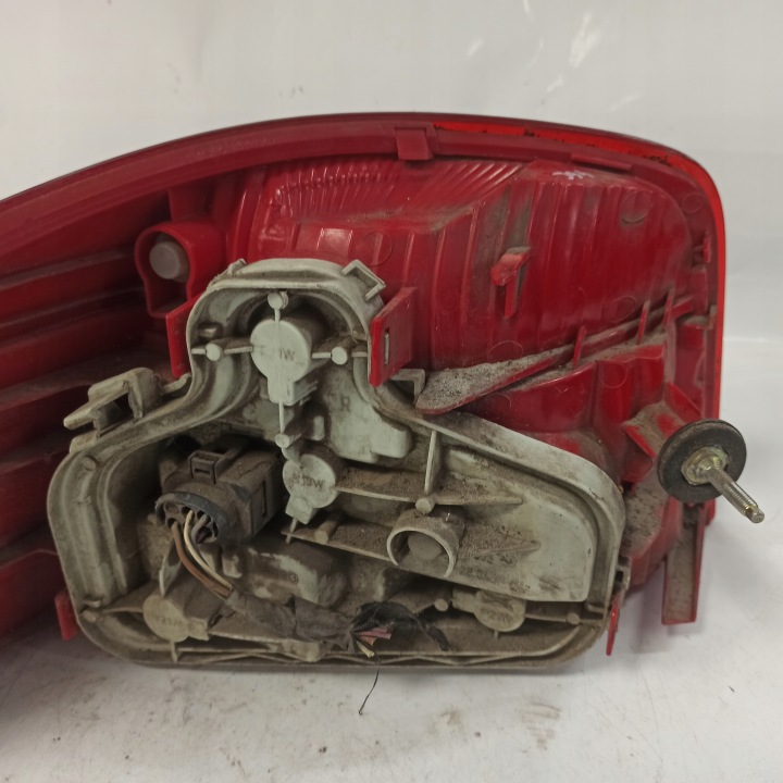 AUDI A3 8P PHARE DROIT ARRIÈRE 8P0945096A
