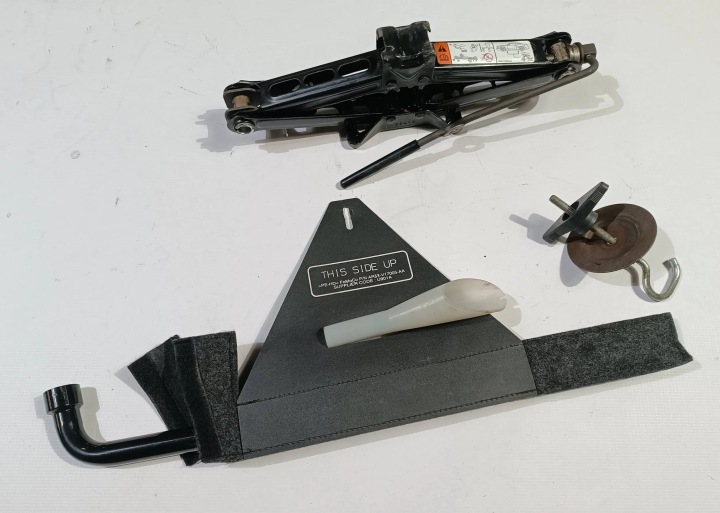CRIC ÉLÉVATEUR CLÉ VERS ROUES FORD MUSTANG V 2010-2014