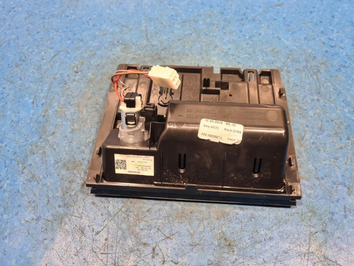 VOLKSWAGEN PASSAT CENDRIER 3G1857962