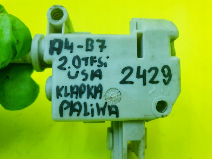 PETIT MOTEUR BOUCHONS GOULOTTE DE REMPLISSAGE CARBURANTS AUDI A4 B7 2.0 TFSI USA BERLINE