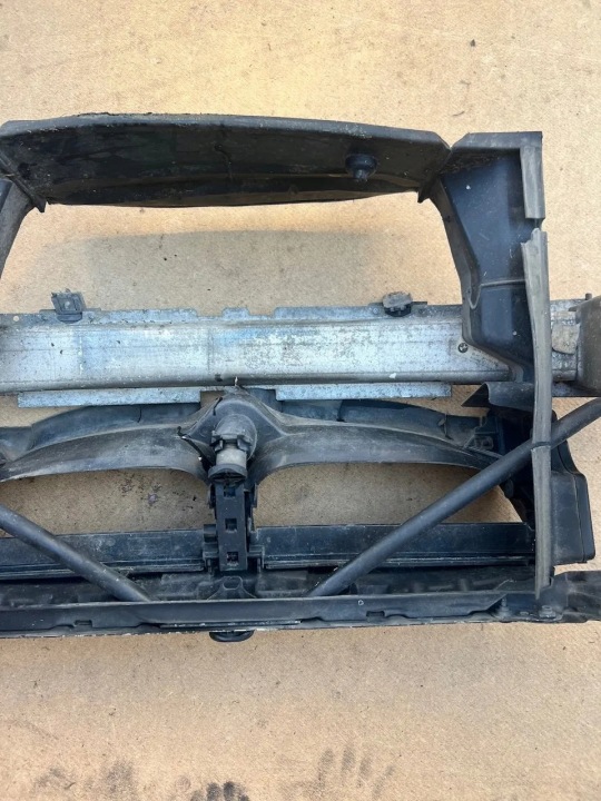 SUPÉRIEURE PIÈCE PANNEAU AVANT BMW 5 (E60) 7054360 3.0L DIESEL 160KW 2004