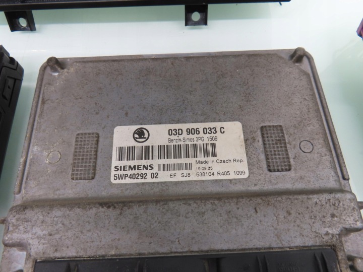 CONTACTEUR D'ALLUMAGE CONTRÔLEUR SKODA FABIA I 1.2 03D906033C 5WP40292 6Q1937049D