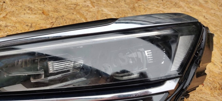 VOLKSWAGEN TIGUAN 2016 PHARE AVANT GAUCHE ENDOMMAGÉE