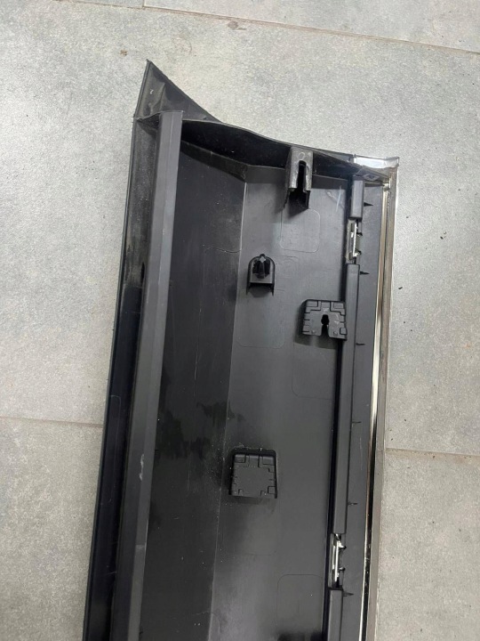 MOULURE PORTES GAUCHE AVANT VW T-ROC 2GA854939AF (J205)