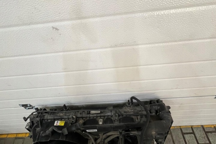 ENSEMBLE RADIATEURS LAND ROVER FPLA8260CB DIESEL 2017