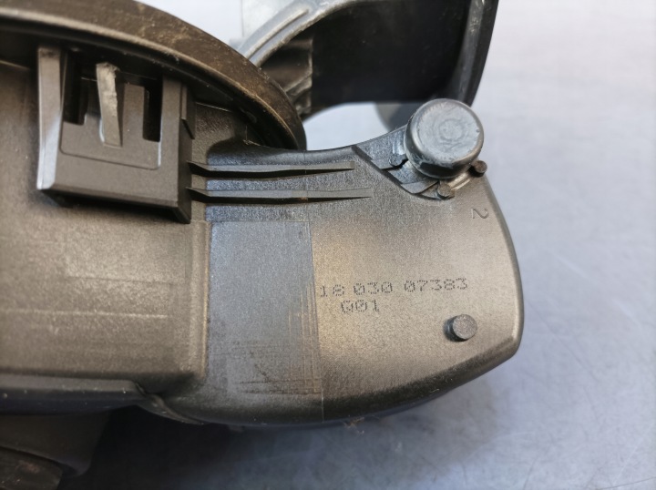 MERCEDES C43 W205 CLAPET GOULOTTE DE REMPLISSAGE CARBURANTS 040