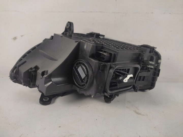 MERCEDES C-KLASA W206 PHARE DROITE AVANT AVANT COMPLET LED 2021-
