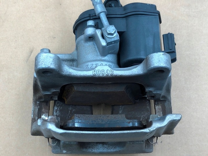 ÉTRIER DE FREIN FREINS ARRIÈRE ARRIÈRE DROIT 4M0615404F GRIS SL7 AUDI E-TRON 55 2020-