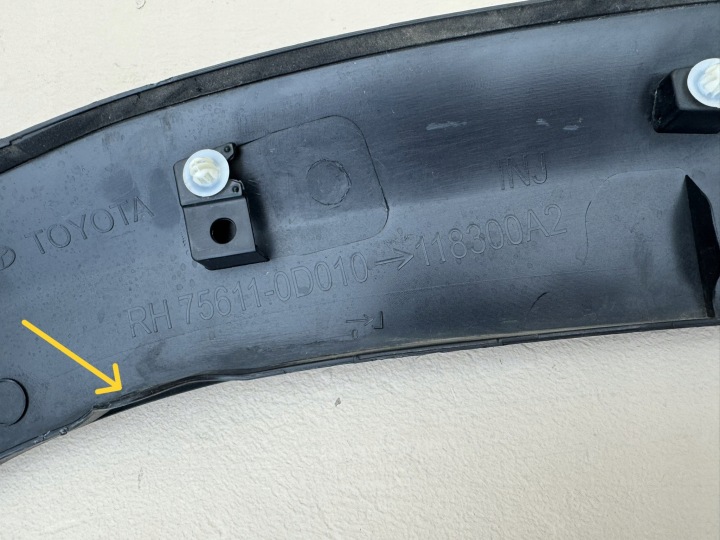 TOYOTA YARIS CROSS 20R- MOULURE GARDE-BOUE DROIT AVANT 75601-0D010