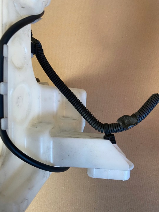 RÉSERVOIR LAVE-GLACES RENAULT CLIO V 289100307R