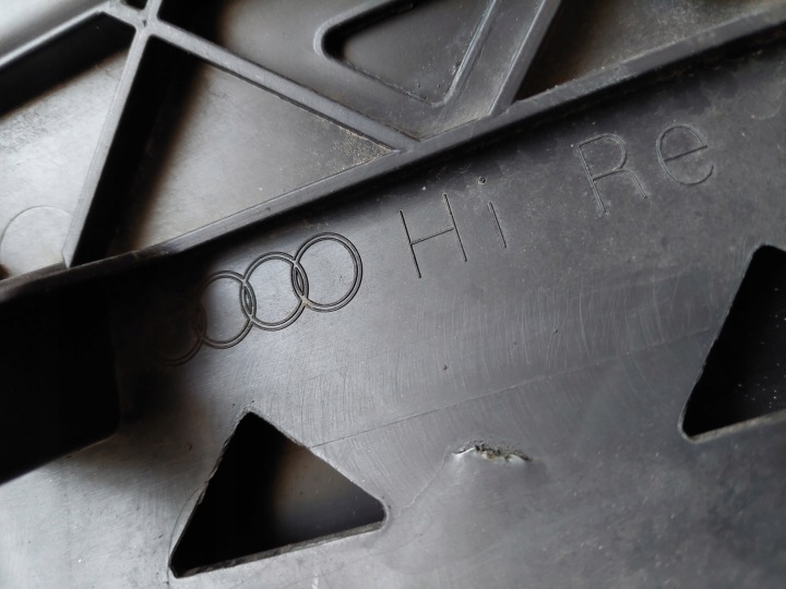 MOULURE PORTES DROIT ARRIÈRE AUDI Q8 4M8