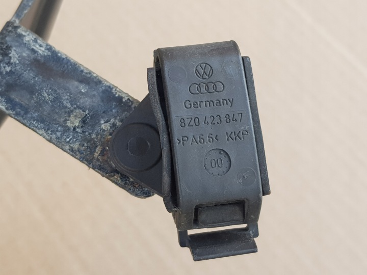 FIXATION CORBEILLE POMPES AMPLIFICATEUR AUDI A2 99-05 8Z0423845E BON ÉTAT