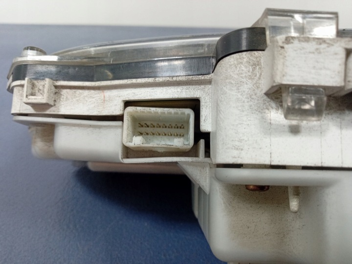 AVENSIS VERSO 2.0 D-4D COMPTEUR TABLEAU DE BORD 83800-44530