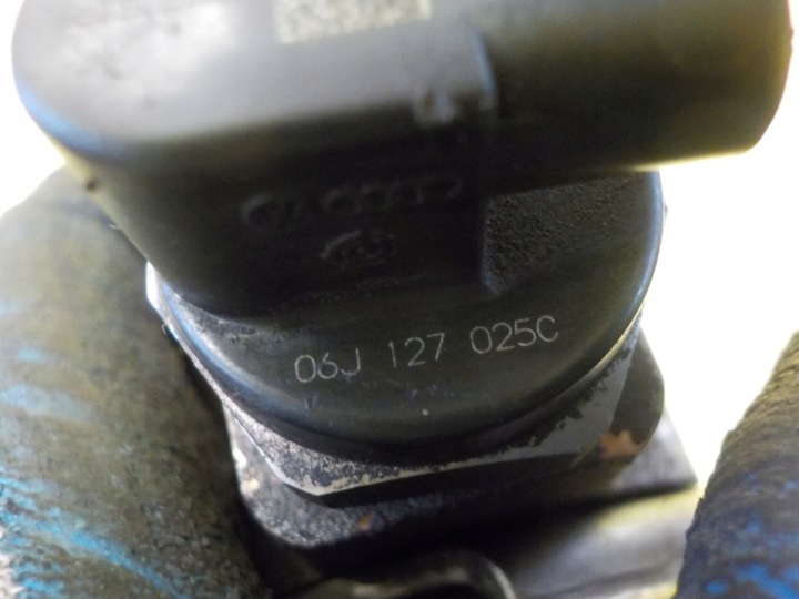 AUDI A5 A4 B8 Q5 2.0 TFSI 11R 211KM CDN POMPE CARBURANTS 06J127025C
