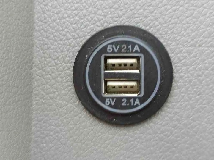 MERCEDES SPRINTER 906 CRAFTER 2E PROTECTION CENTRALE LEVIER DE VITESSES A9066800031