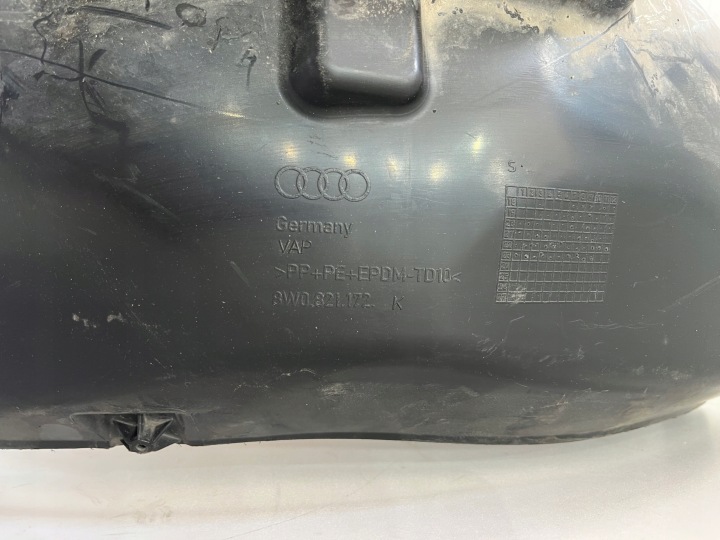 AUDI A4 B9 8W 8W0 PASSAGE DE ROUE DROIT AVANT 8W0821172K
