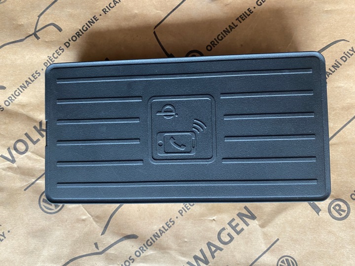 AUDI Q3 83A 2018- CHARGEUR INDUKCYJNA 4N0035502B FIXATION 83B857925A AUDI Q3 83A CHARGEUR INDUKCYJNA 4N0035502B