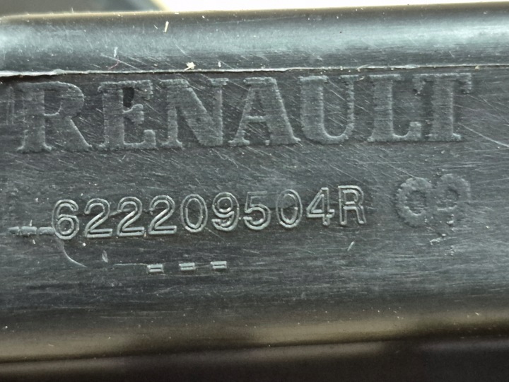 RENAULT TRAFIC III 3 GLISSIÈRE FIXATION GARDE-BOUE AVANT AVANT DROIT
