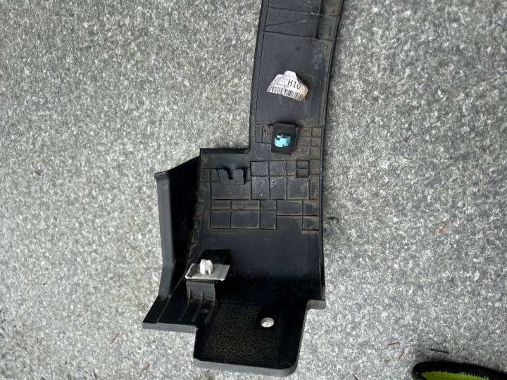 MOULURE GARDE-BOUE GAUCHE AVANT KIA SPORTAGE V 87713-R2100