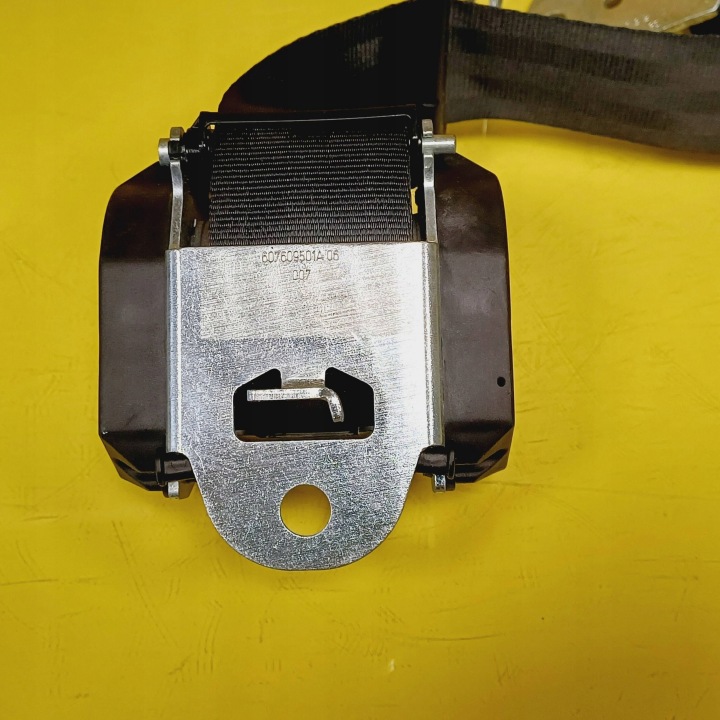CEINTURE DE SÉCURITÉ DROIT ARRIÈRE VW GOLF V LIFT 1K9857806 NR628