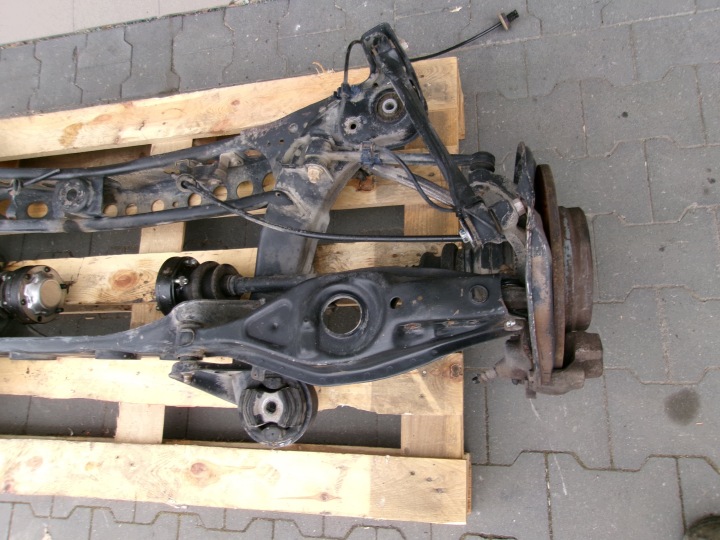 POUTRE ARRIÈRE AXE CHÂSSIS MERCEDES E CLASSE W210
