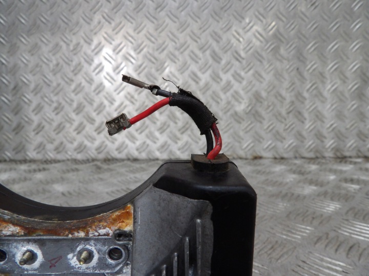 JEEP CHEROKEE LIBERTY KJ AMPLIFICATEUR HAUT-PARLEURS DROIT